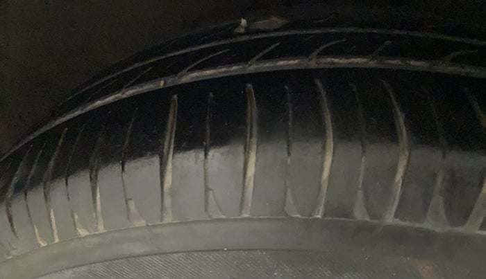 2013 Hyundai Verna FLUIDIC 1.6 VTVT EX, Petrol, Manual, 94,627 km, Right Front Tyre Tread