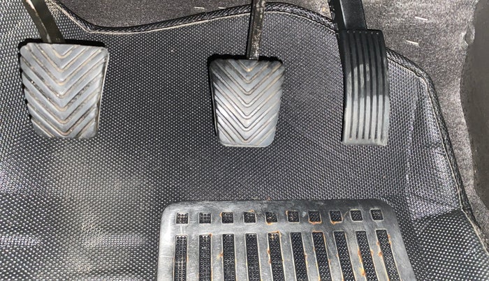 2013 Hyundai Verna FLUIDIC 1.6 VTVT EX, Petrol, Manual, 94,627 km, Pedals