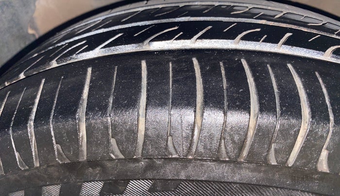 2013 Hyundai Verna FLUIDIC 1.6 VTVT EX, Petrol, Manual, 94,627 km, Left Front Tyre Tread