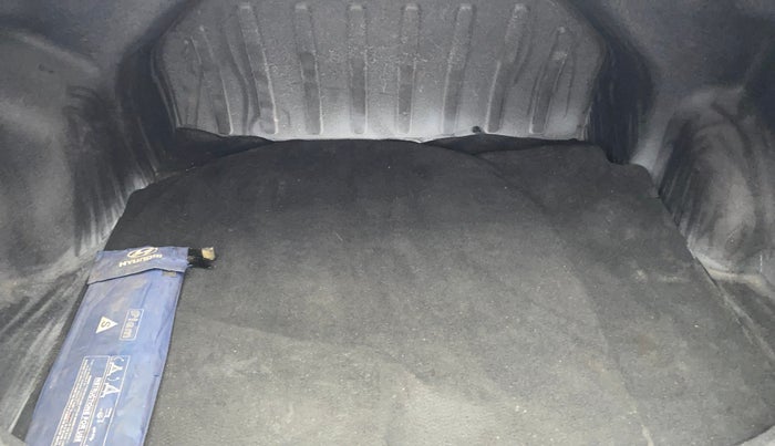 2013 Hyundai Verna FLUIDIC 1.6 VTVT EX, Petrol, Manual, 94,627 km, Boot Inside