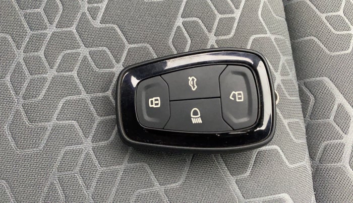 2021 Tata ALTROZ XZ PETROL, Petrol, Manual, 29,427 km, Key Close Up