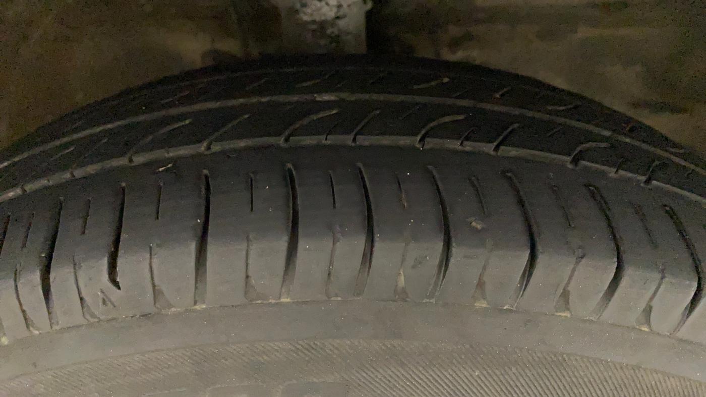 2015 Maruti Wagon R 1.0 LXI CNG, CNG, Manual, 83,213 km, Right Front Tyre Tread