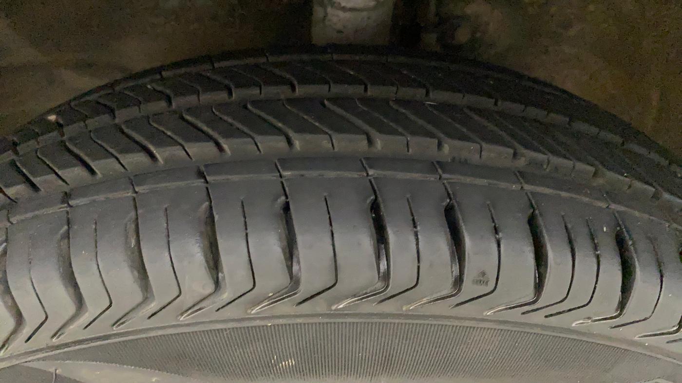 2015 Maruti Wagon R 1.0 LXI CNG, CNG, Manual, 83,213 km, Left Front Tyre Tread