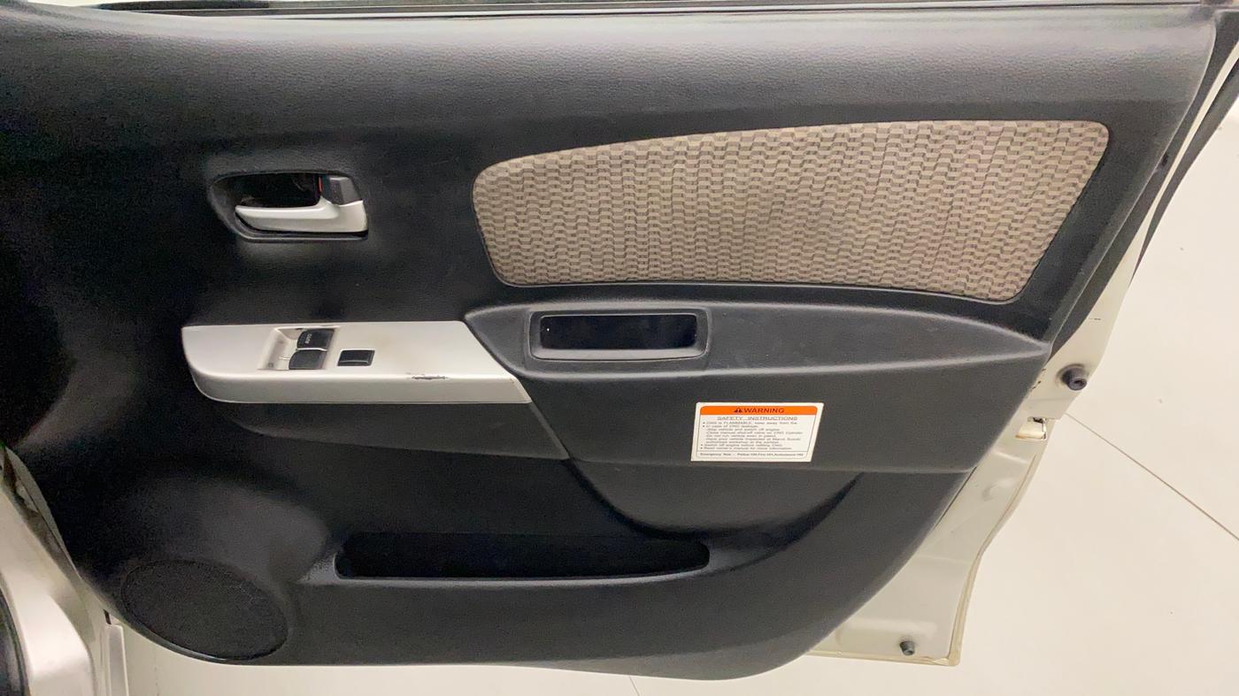 2015 Maruti Wagon R 1.0 LXI CNG, CNG, Manual, 83,213 km, Driver Side Door Panels Control