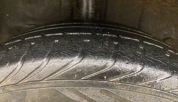 2015 Toyota Etios GD, Diesel, Manual, 86,134 km, Right Rear Tyre Tread