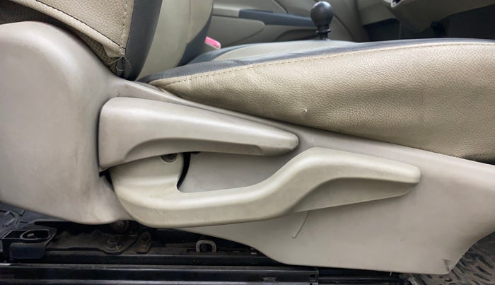 2015 Toyota Etios GD, Diesel, Manual, 86,134 km, Driver Side Adjustment Panel