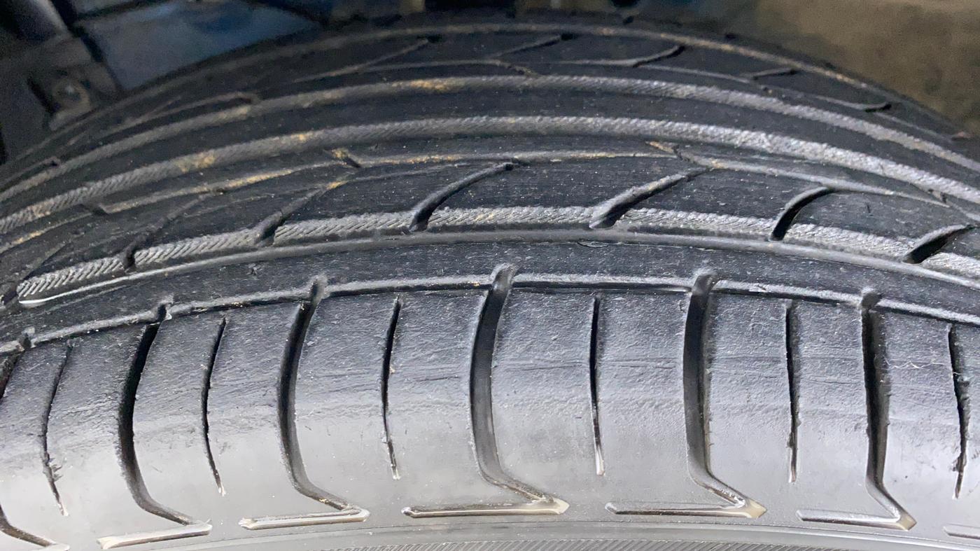 2012 Maruti Swift ZXI D, Petrol, Manual, 96,704 km, Left Front Tyre Tread