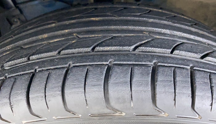 2012 Maruti Swift ZXI D, Petrol, Manual, 96,704 km, Left Front Tyre Tread