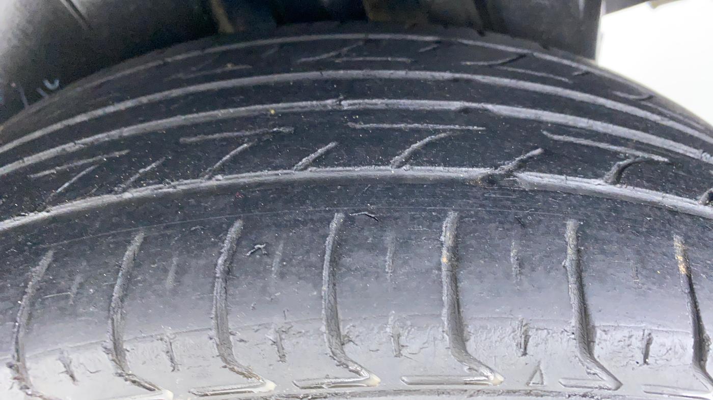 2012 Maruti Swift ZXI D, Petrol, Manual, 96,704 km, Left Rear Tyre Tread