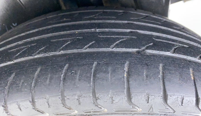 2012 Maruti Swift ZXI D, Petrol, Manual, 96,704 km, Left Rear Tyre Tread
