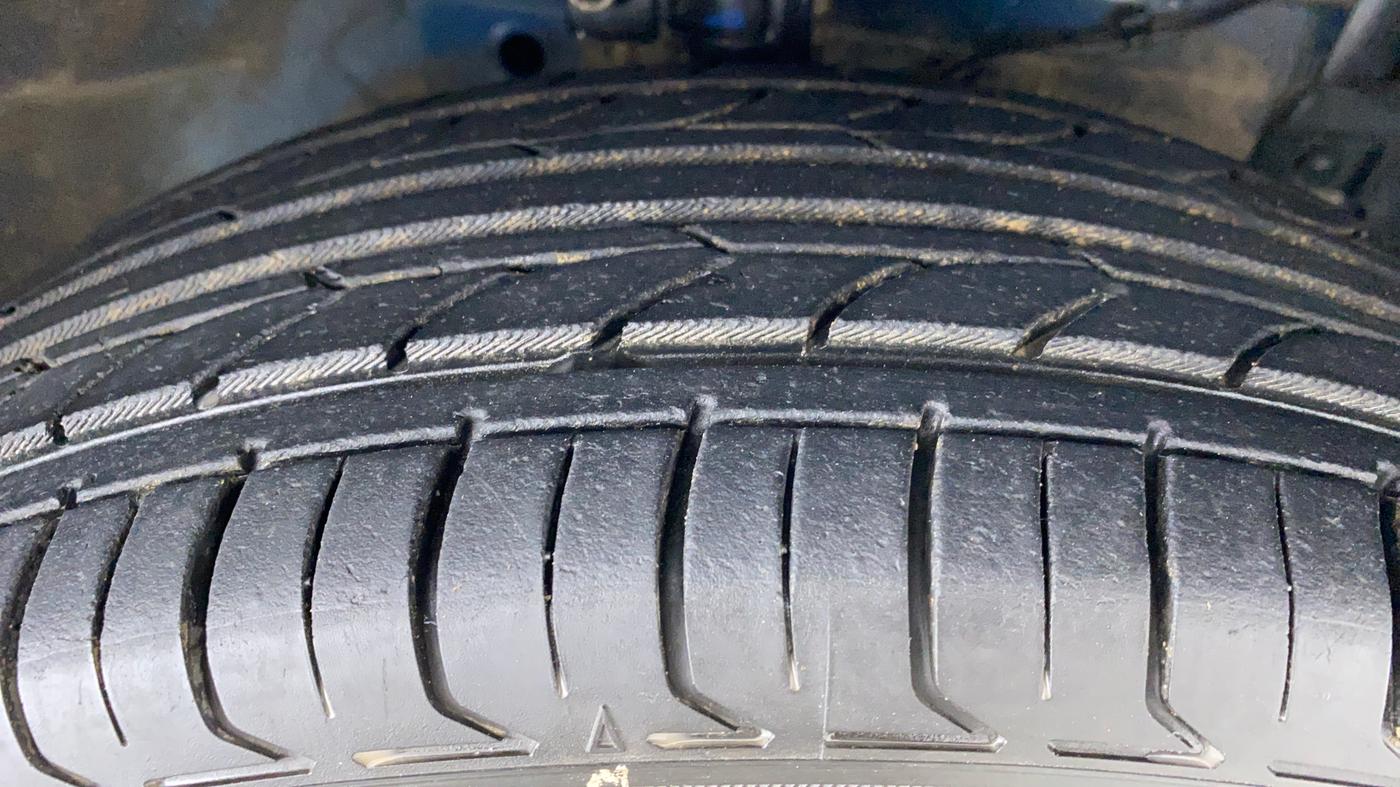 2012 Maruti Swift ZXI D, Petrol, Manual, 96,704 km, Right Front Tyre Tread