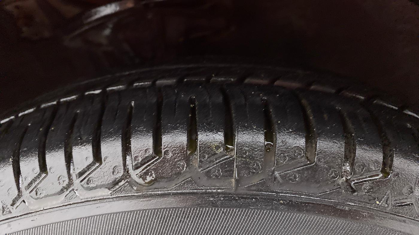 2010 Hyundai i10 MAGNA 1.2, Petrol, Manual, 95,202 km, Left Front Tyre Tread