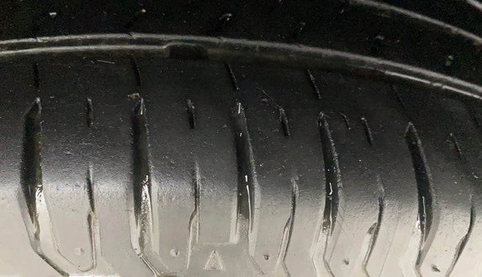 2016 Hyundai Elite i20 MAGNA 1.2, Petrol, Manual, 51,727 km, Left Front Tyre Tread