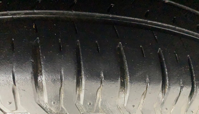 2016 Hyundai Elite i20 MAGNA 1.2, Petrol, Manual, 51,727 km, Right Front Tyre Tread