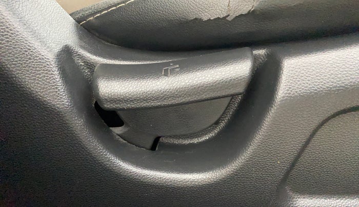 2016 Hyundai Elite i20 MAGNA 1.2, Petrol, Manual, 51,727 km, Driver Side Adjustment Panel