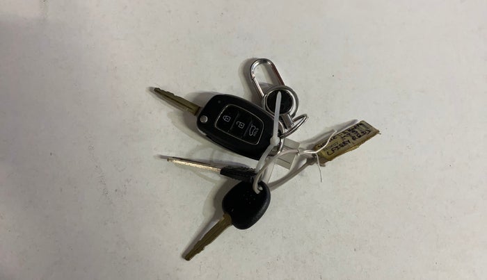 2021 Hyundai VENUE S 1.2, Petrol, Manual, 51,151 km, Key Close Up