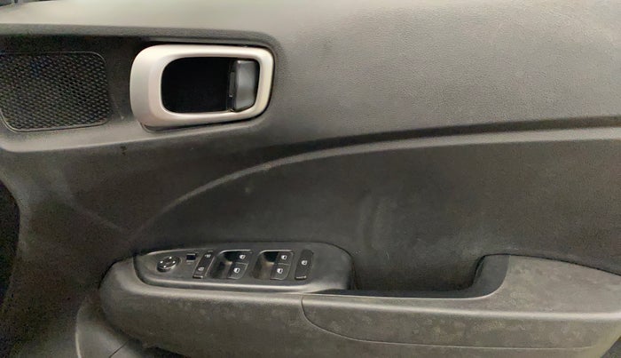 2021 Hyundai VENUE S 1.2, Petrol, Manual, 51,151 km, Driver Side Door Panels Control