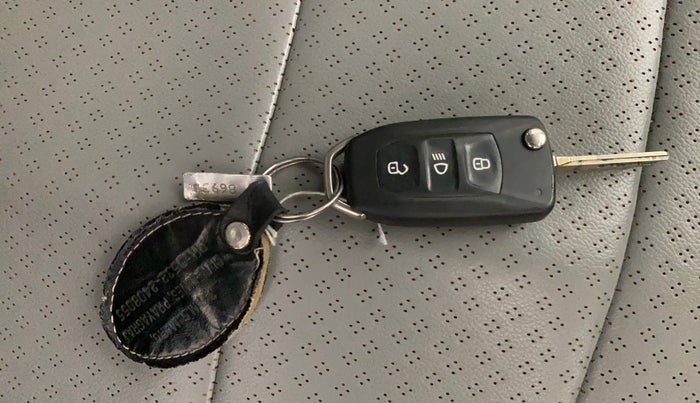 2024 Tata Tiago XT Rhythm CNG, CNG, Manual, 10,513 km, Key Close Up