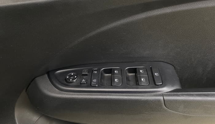 2020 Hyundai VENUE SX 1.0 TURBO IMT, Petrol, Manual, 1,08,530 km, Driver Side Door Panels Control