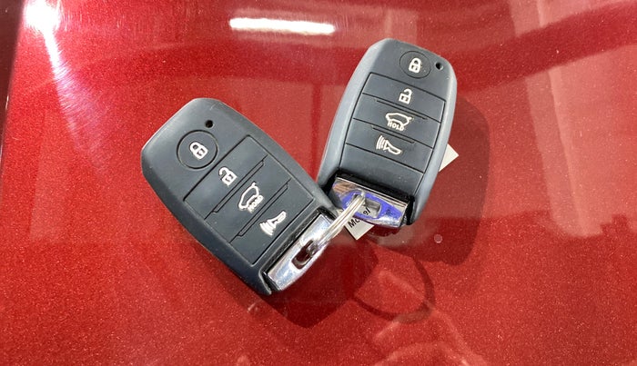 2020 KIA SELTOS HTX 1.5 PETROL, Petrol, Manual, 1,04,109 km, Key Close Up