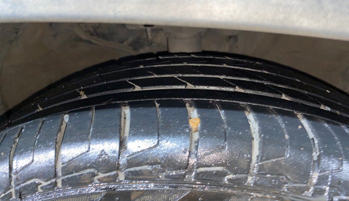 2020 KIA SELTOS HTX 1.5 PETROL, Petrol, Manual, 1,04,109 km, Right Front Tyre Tread