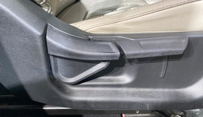 2020 KIA SELTOS HTX 1.5 PETROL, Petrol, Manual, 1,04,109 km, Driver Side Adjustment Panel