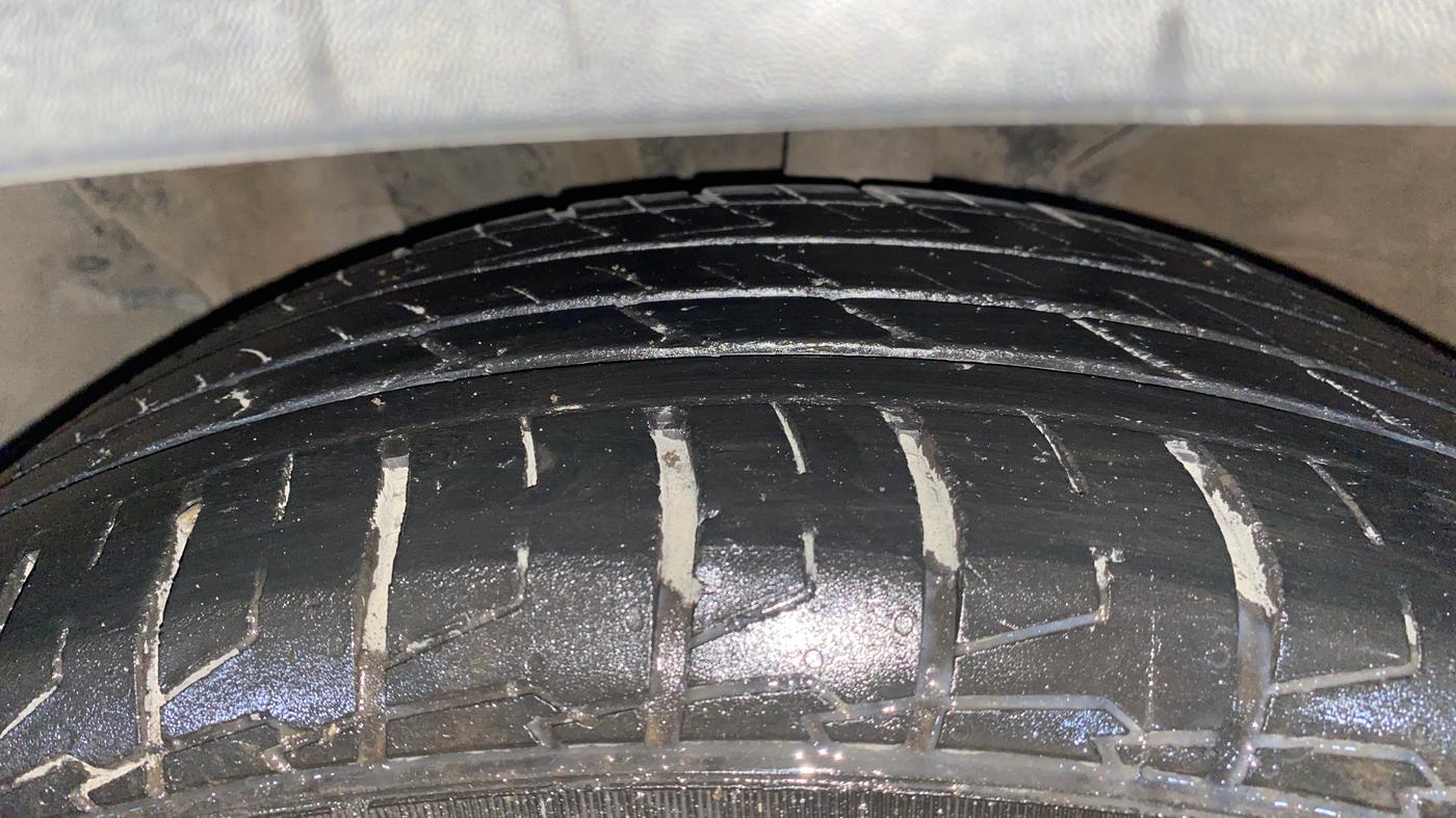 2020 KIA SELTOS HTX 1.5 PETROL, Petrol, Manual, 1,04,109 km, Left Front Tyre Tread
