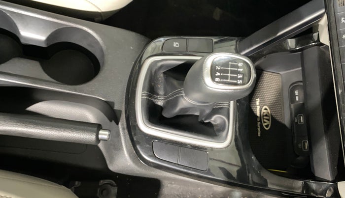 2020 KIA SELTOS HTX 1.5 PETROL, Petrol, Manual, 1,04,109 km, Gear Lever