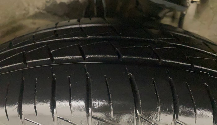 2021 Maruti Alto VXI PLUS, Petrol, Manual, 6,862 km, Left Front Tyre Tread