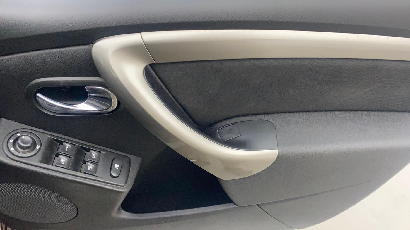 2021 Renault Duster RXZ 1.5 PETROL MT, Petrol, Manual, 49,406 km, Driver Side Door Panels Control