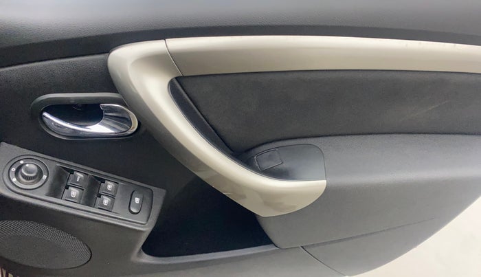 2021 Renault Duster RXZ 1.5 PETROL MT, Petrol, Manual, 49,406 km, Driver Side Door Panels Control