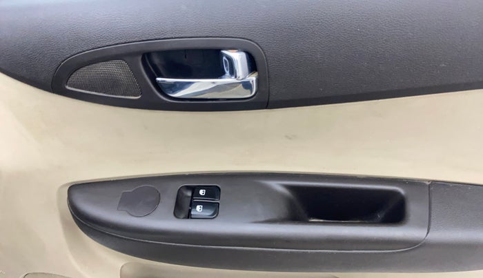 2013 Hyundai i20 ERA 1.2, Petrol, Manual, 77,686 km, Driver Side Door Panels Control