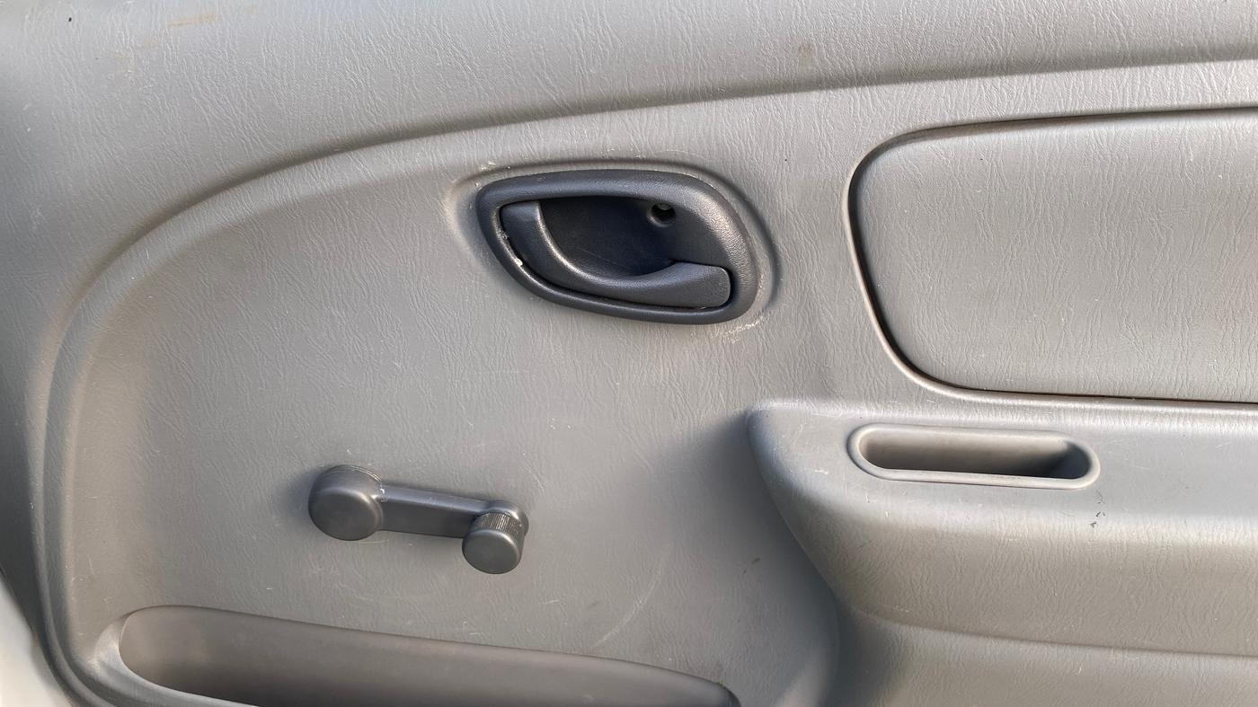 2013 Maruti Alto K10 LXI, CNG, Manual, 99,331 km, Driver Side Door Panels Control