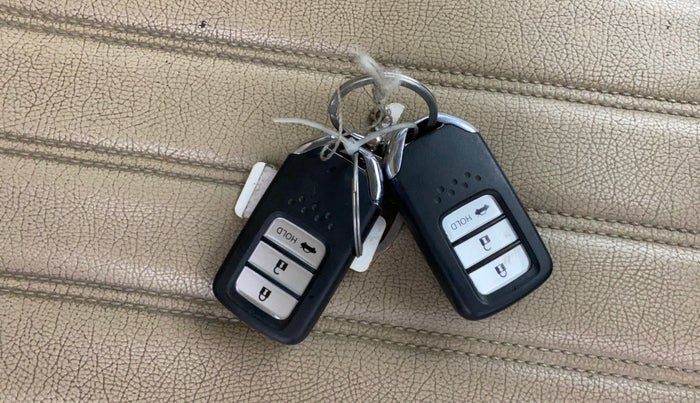 2022 Honda City 1.5L I-VTEC V MT 5TH GEN, Petrol, Manual, 34,201 km, Key Close Up