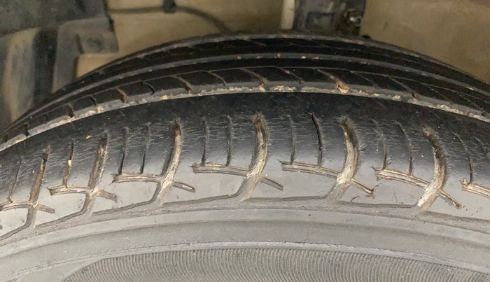 2014 Maruti Swift Dzire ZDI, Diesel, Manual, 56,937 km, Left Front Tyre Tread