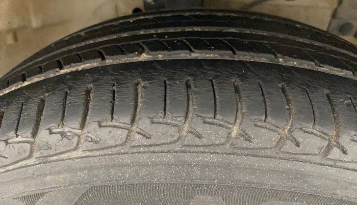 2014 Maruti Swift Dzire ZDI, Diesel, Manual, 56,937 km, Right Front Tyre Tread