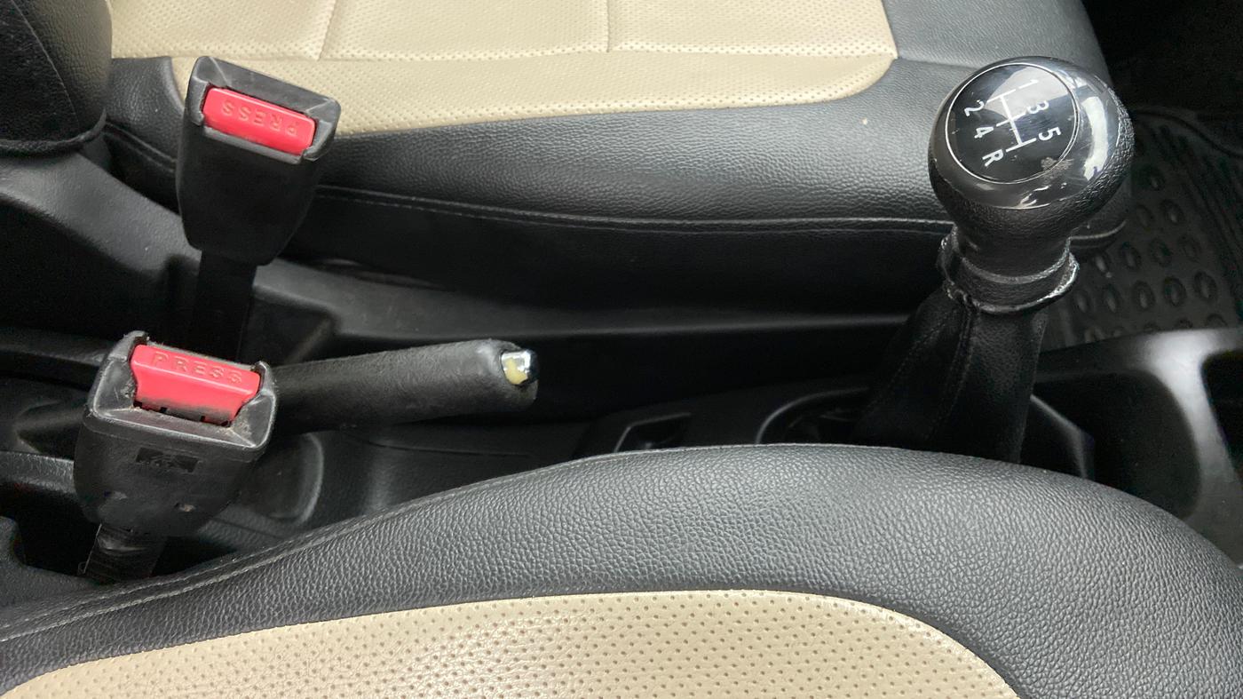 2013 Maruti Wagon R 1.0 VXI, Petrol, Manual, 91,970 km, Gear Lever