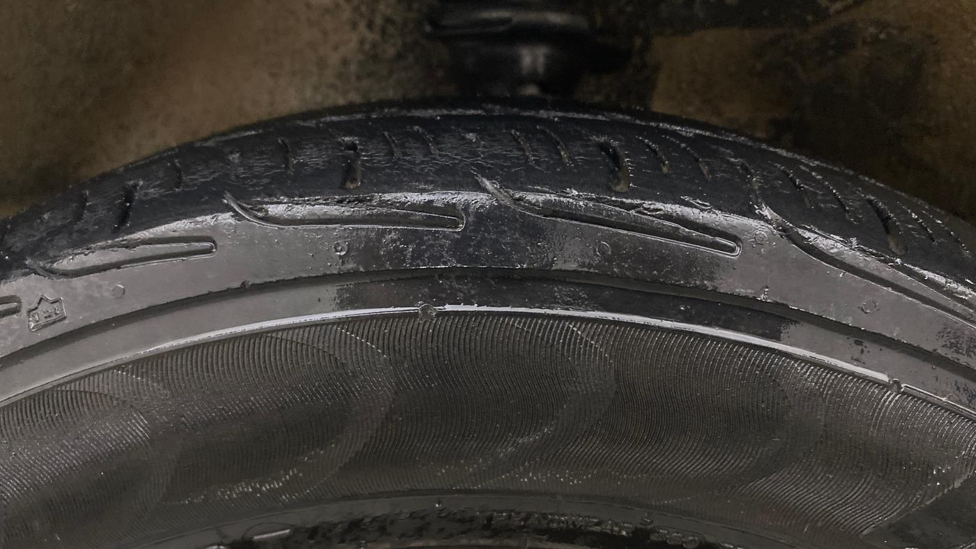 2021 Maruti Eeco 5 STR WITH A/C+HTR, Petrol, Manual, 83,095 km, Left Front Tyre Tread