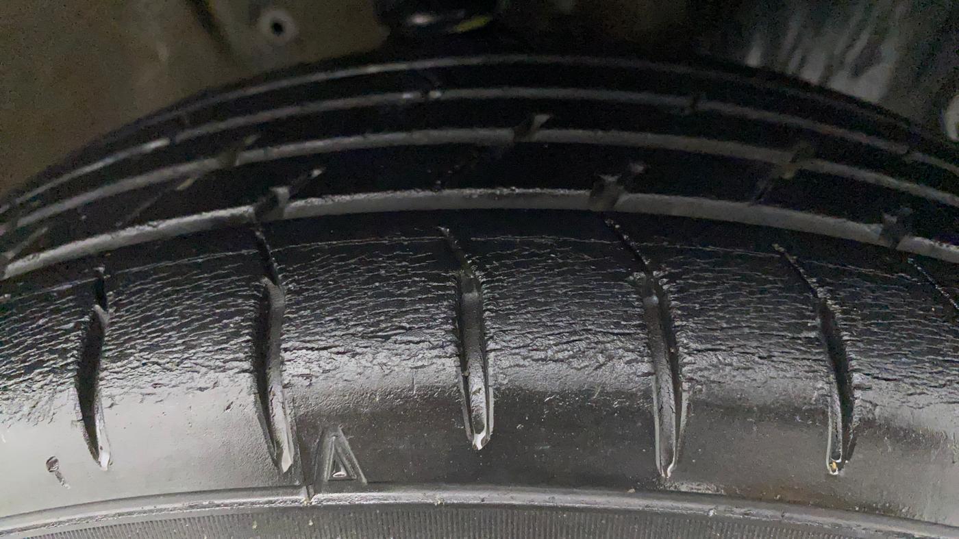 2017 Maruti IGNIS DELTA 1.2, Petrol, Manual, 92,348 km, Right Front Tyre Tread