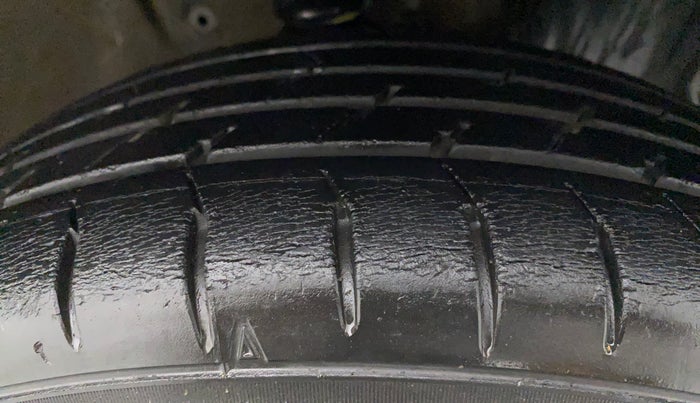 2017 Maruti IGNIS DELTA 1.2, Petrol, Manual, 92,348 km, Right Front Tyre Tread