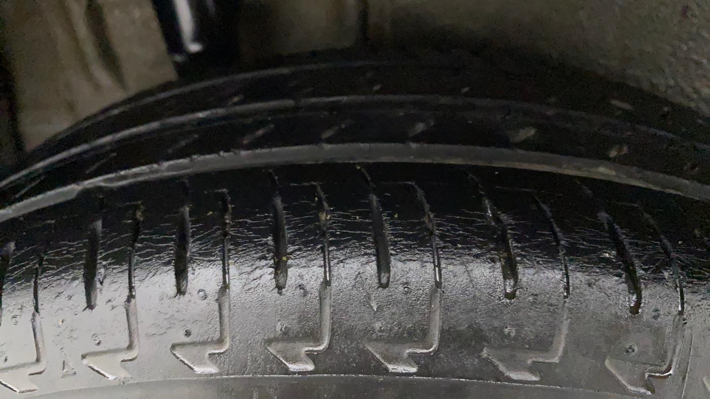 2017 Maruti IGNIS DELTA 1.2, Petrol, Manual, 92,348 km, Right Rear Tyre Tread