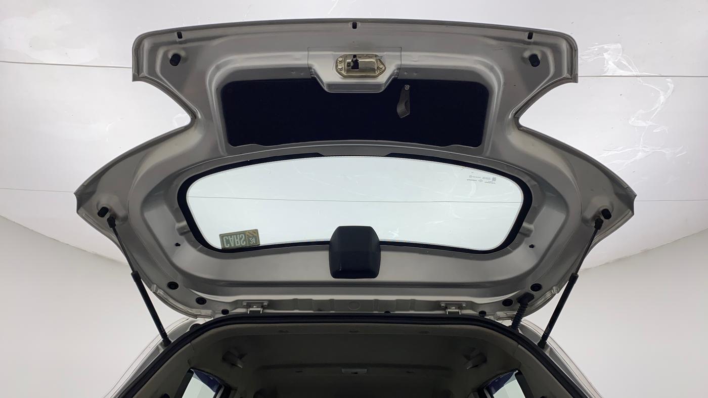 2016 Mahindra Kuv100 K4 6 STR, Petrol, Manual, 54,500 km, Boot Door Open