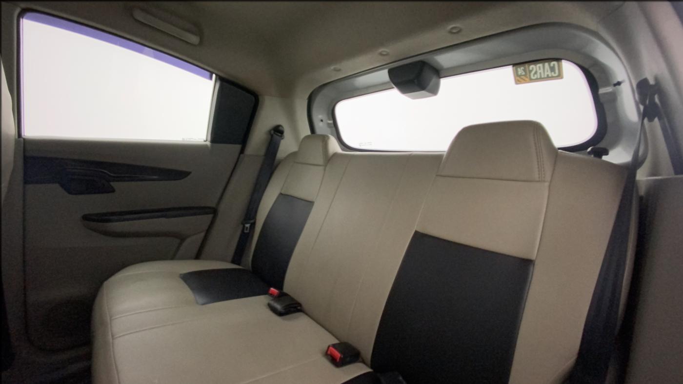 2016 Mahindra Kuv100 K4 6 STR, Petrol, Manual, 54,500 km, Right Side Rear Door Cabin