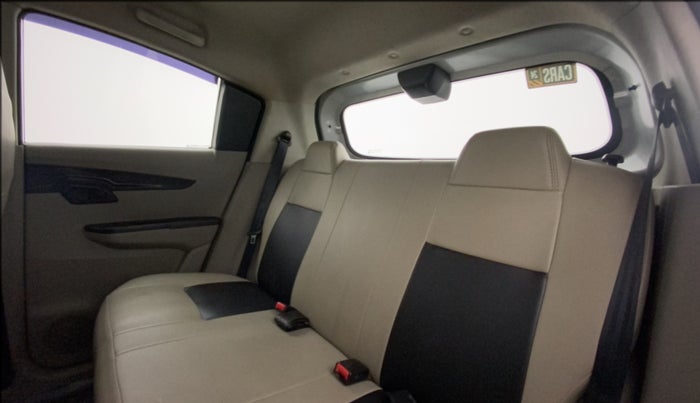 2016 Mahindra Kuv100 K4 6 STR, Petrol, Manual, 54,500 km, Right Side Rear Door Cabin