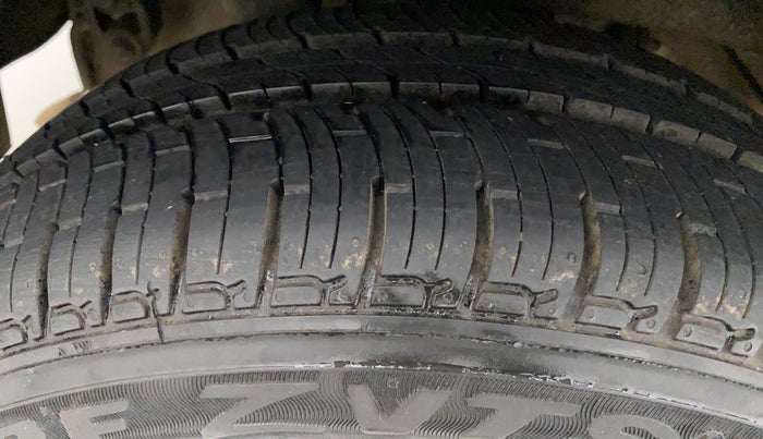 2016 Mahindra Kuv100 K4 6 STR, Petrol, Manual, 54,500 km, Right Rear Tyre Tread