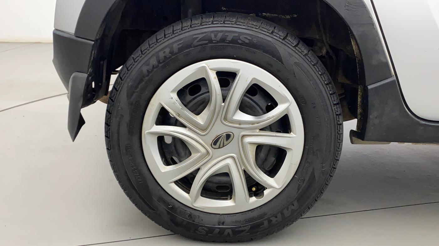 2016 Mahindra Kuv100 K4 6 STR, Petrol, Manual, 54,500 km, Right Rear Wheel