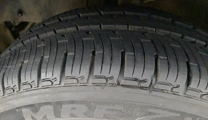 2016 Mahindra Kuv100 K4 6 STR, Petrol, Manual, 54,500 km, Left Front Tyre Tread