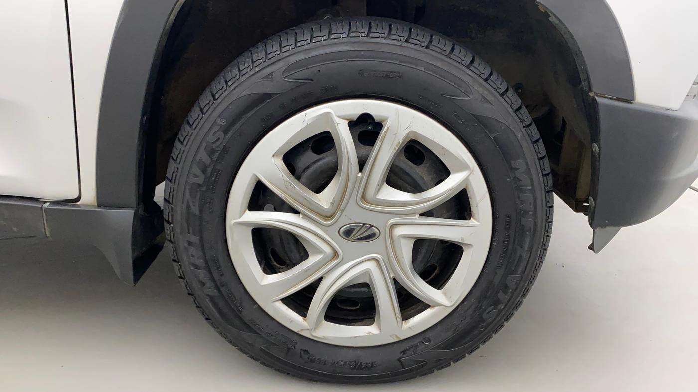 2016 Mahindra Kuv100 K4 6 STR, Petrol, Manual, 54,500 km, Right Front Wheel