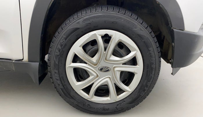 2016 Mahindra Kuv100 K4 6 STR, Petrol, Manual, 54,500 km, Right Front Wheel