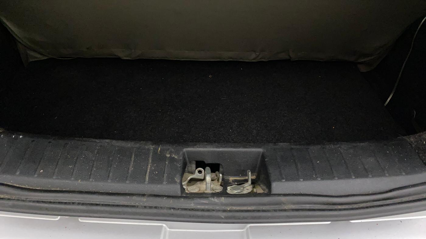2016 Mahindra Kuv100 K4 6 STR, Petrol, Manual, 54,500 km, Boot Inside